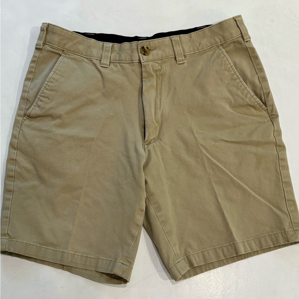 Club room men’s khaki shorts size 30” waist, 7.5” inseam, excellent condition